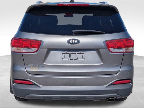 Used 2016 Kia Sorento LX image 4