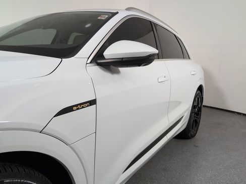 Certified 2021 Audi e-tron Premium Plus w/ Premium Plus Package image 35