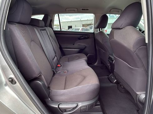 Used 2023 Toyota Highlander L image 29