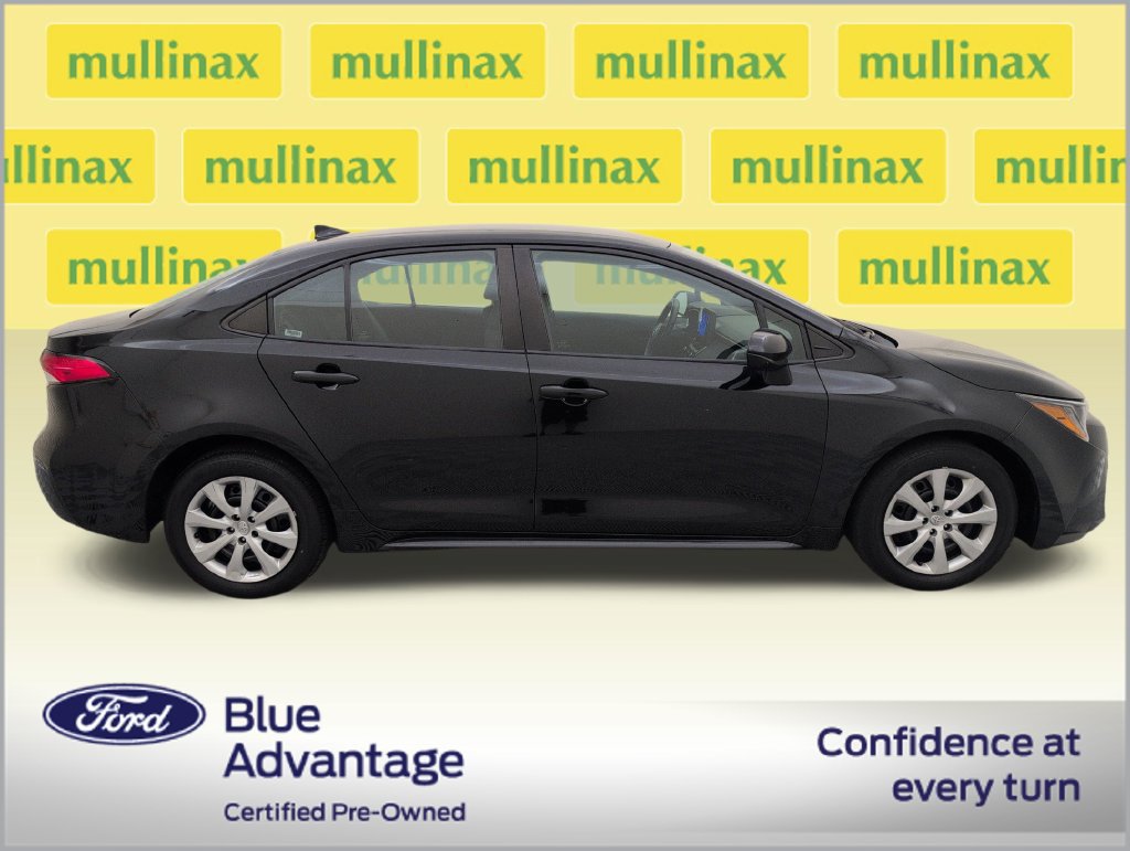 Used 2024 Toyota Corolla LE FWD image 2