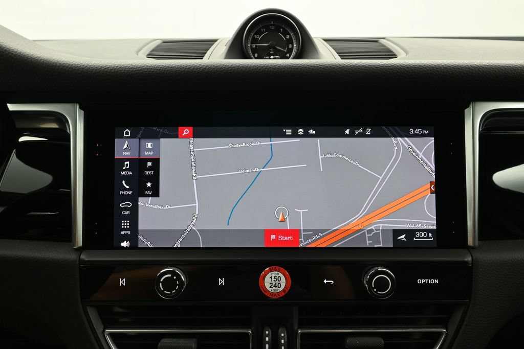Certified 2024 Porsche Macan AWD/4WD image 25