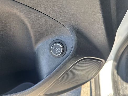 Used 2022 Buick Encore GX Select image 19