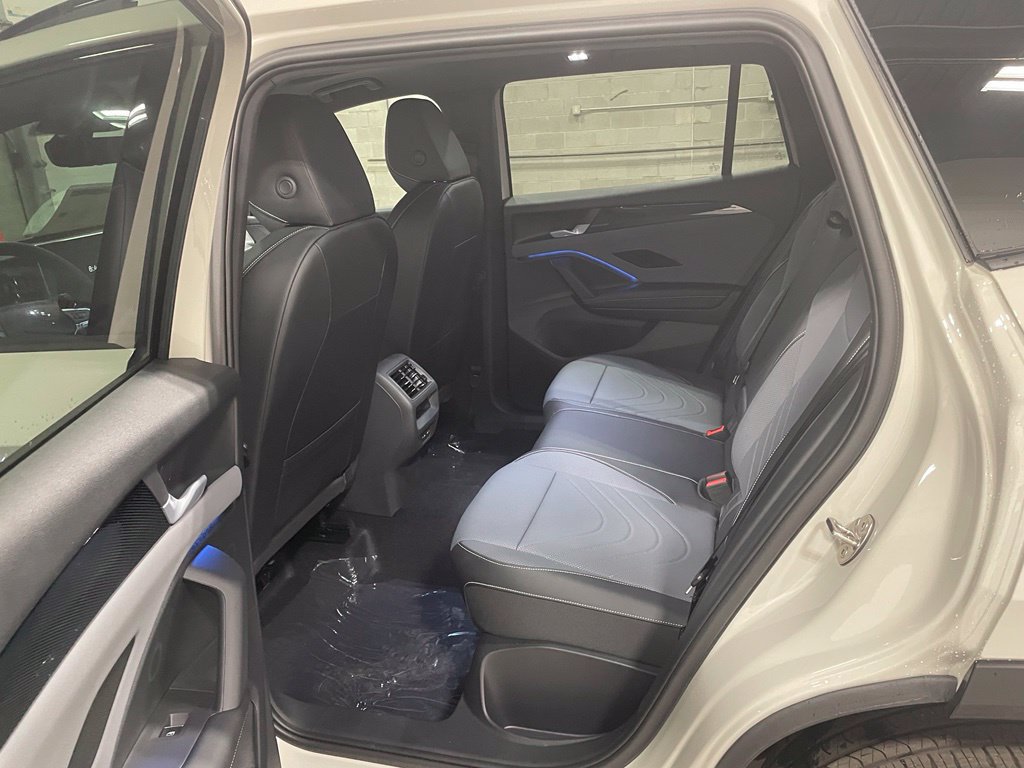 New 2026 Volkswagen Tiguan SE R-Line AWD/4WD image 10