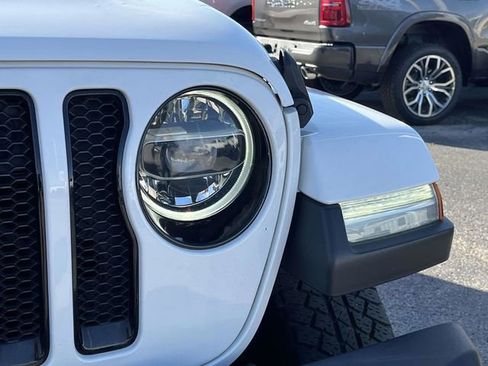 Used 2021 Jeep Wrangler Unlimited Sahara image 9