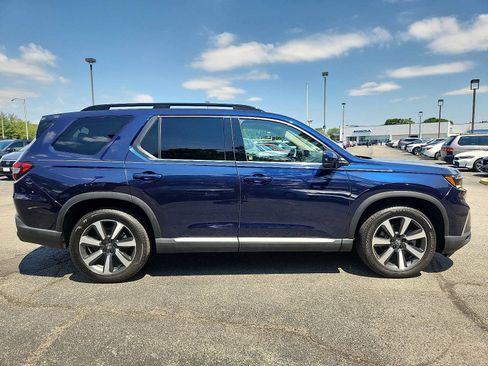 Certified 2024 Honda Pilot Touring image 7