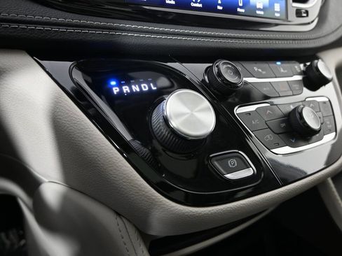 Used 2022 Chrysler Pacifica Limited image 32