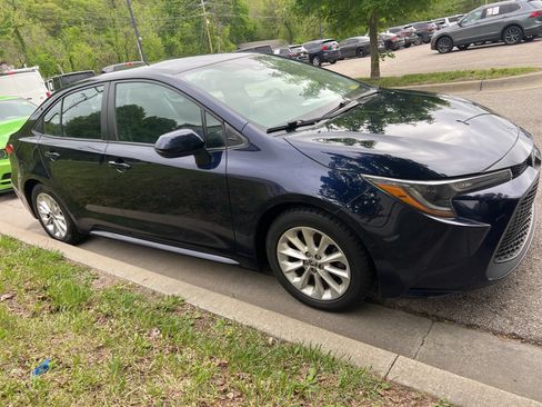 Used 2020 Toyota Corolla LE w/ LE Convenience Package FWD image 3