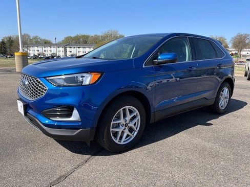 Used 2024 Ford Edge SEL image 2
