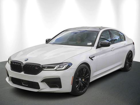 Used 2023 BMW M5 image 3