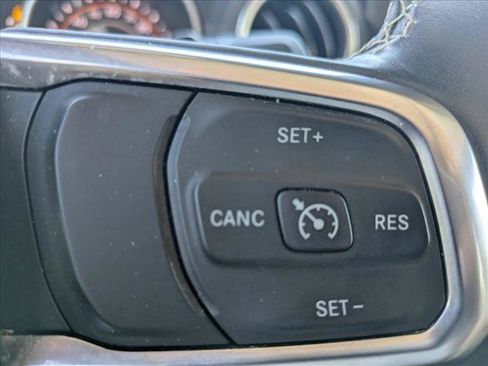 Used 2018 Jeep Wrangler Unlimited Sahara AWD/4WD image 14