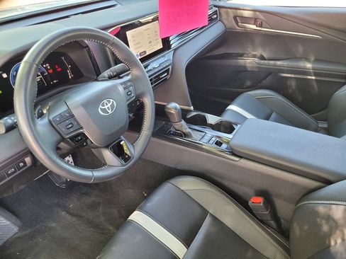 Used 2025 Toyota Camry SE image 18