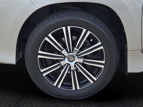 Used 2019 Lexus LX 570 4WD w/ Luxury Package image 8