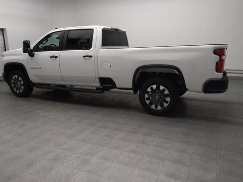 Used 2021 Chevrolet Silverado 2500 Custom w/ Custom Value Package image 3