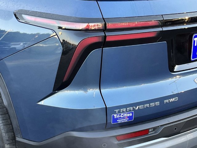 Used 2025 Chevrolet Traverse LT AWD/4WD image 5