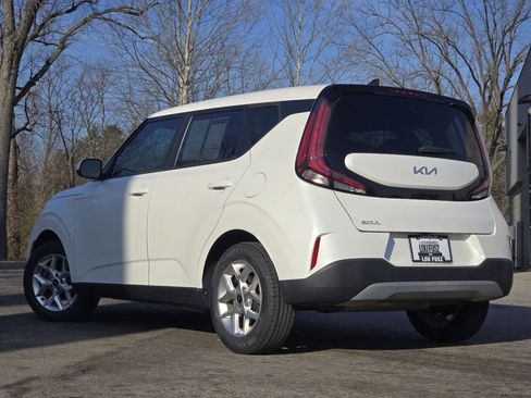 Used 2023 Kia Soul LX w/ LX Technology Package image 12