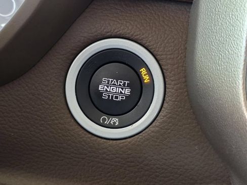 Used 2019 RAM 1500 Laramie AWD/4WD image 20