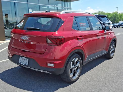 Used 2023 Hyundai Venue Limited FWD image 6