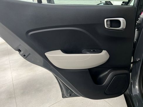 Used 2025 Hyundai Venue SEL FWD image 15