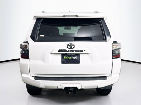 Used 2017 Toyota 4Runner SR5 AWD/4WD image 7