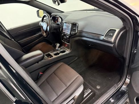 Certified 2022 Jeep Grand Cherokee Laredo E AWD/4WD image 33