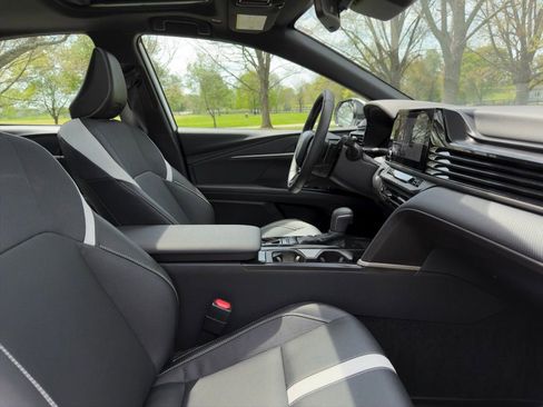 Used 2025 Toyota Camry SE w/ Convenience Package image 27