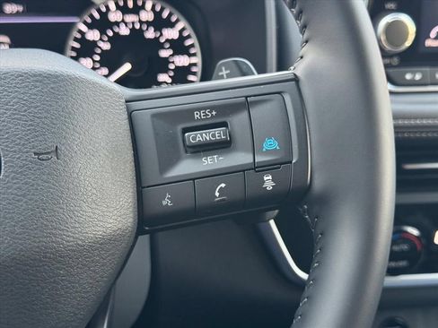 Certified 2025 Nissan Rogue SV FWD image 19