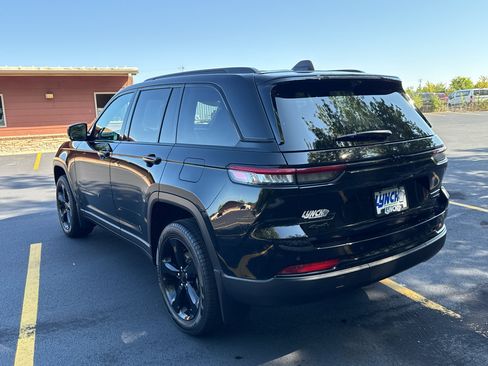 Used 2025 Jeep Grand Cherokee Limited w/ Luxury Tech Group II AWD/4WD image 8