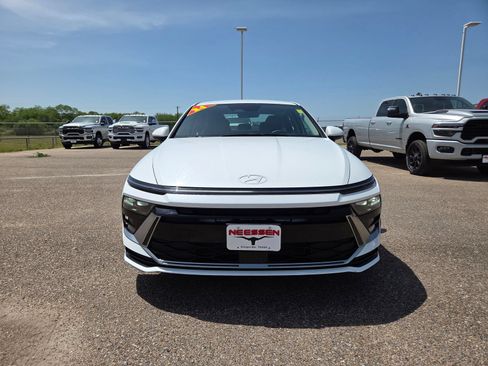 Used 2024 Hyundai Sonata SEL FWD image 2