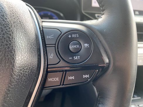 Used 2023 Toyota Venza Limited image 26