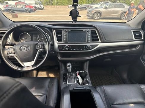 Used 2018 Toyota Highlander XLE AWD/4WD image 13