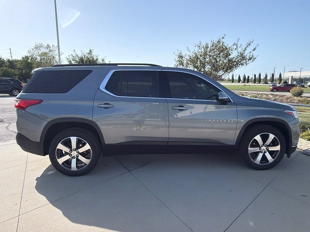 Used 2021 Chevrolet Traverse LT w/ LT Premium Package AWD/4WD image 25