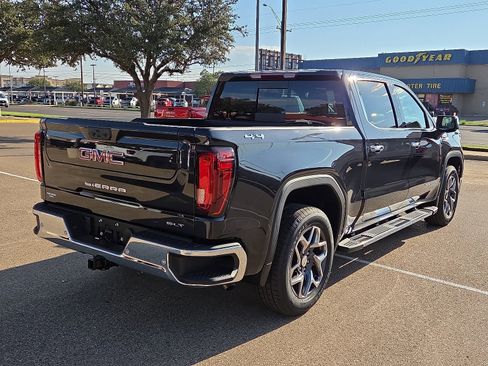 New 2026 GMC Sierra 1500 SLT image 4