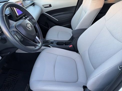 Certified 2023 Toyota Corolla Cross LE image 4