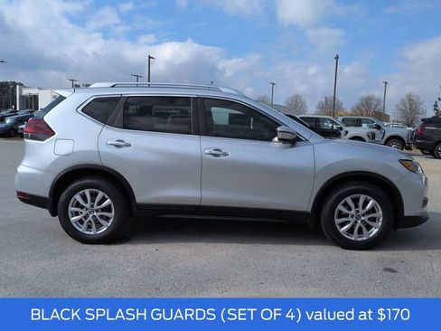 Used 2020 Nissan Rogue SV image 3