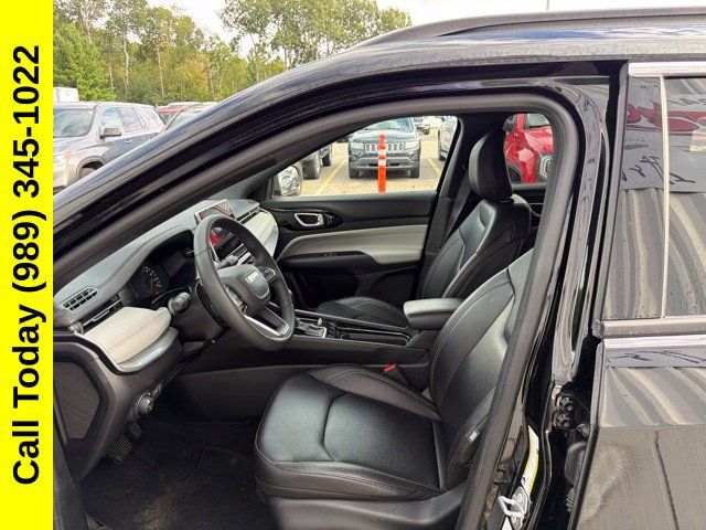 Used 2025 Jeep Compass Limited AWD/4WD image 2