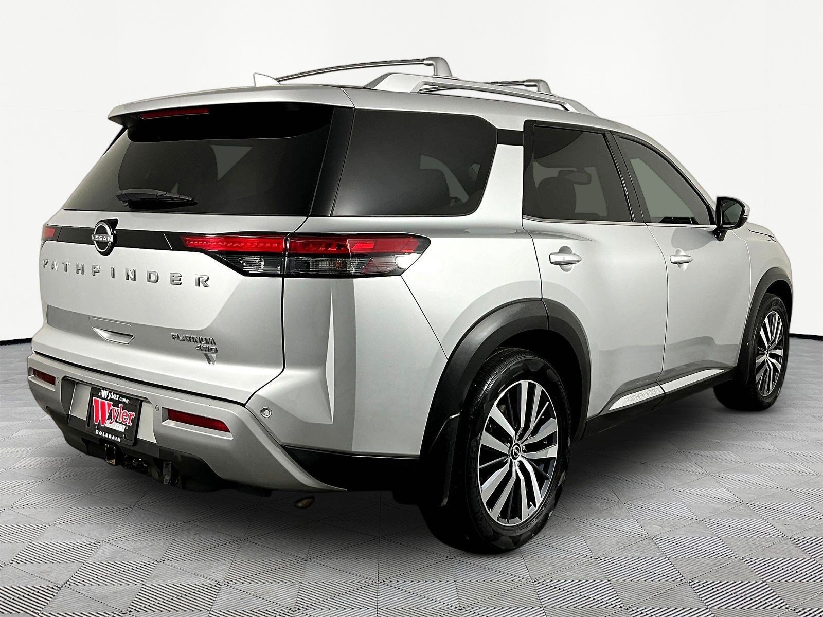Certified 2022 Nissan Pathfinder Platinum w/ Cargo Package AWD/4WD image 6