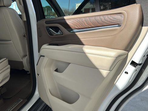 Used 2023 GMC Yukon Denali w/ Denali Reserve Package image 12