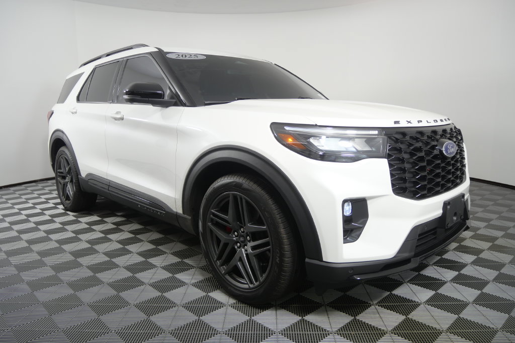 Used 2025 Ford Explorer ST w/ Sun And Sound Package AWD/4WD image 2