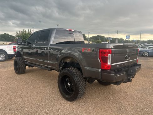 Used 2019 Ford F350 Lariat AWD/4WD image 2