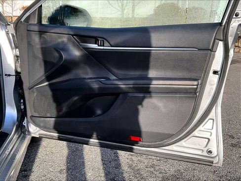 Used 2024 Toyota Camry SE image 12