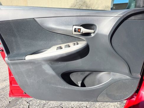 Used 2012 Toyota Corolla S image 28