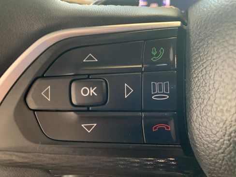Used 2023 Jeep Grand Cherokee Laredo RWD image 18