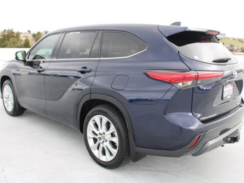 Certified 2022 Toyota Highlander Limited image 6