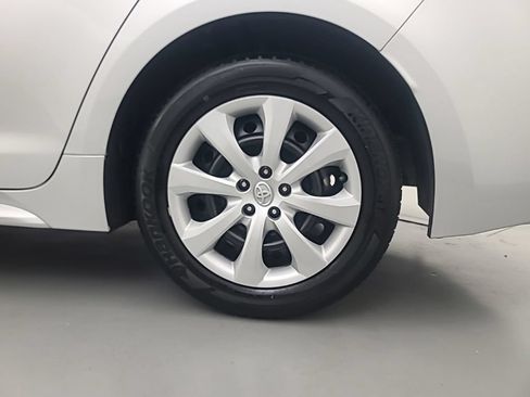 Used 2025 Toyota Corolla LE FWD image 11