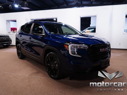 Used 2023 GMC Terrain SLE w/ Driver Convenience Package image 9