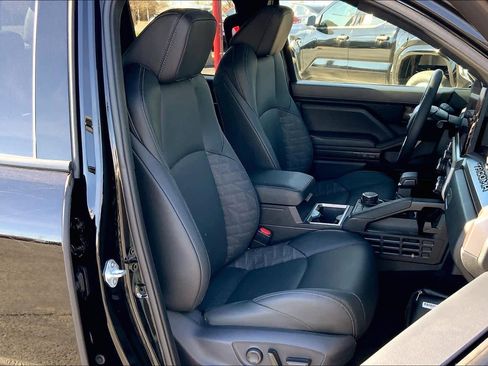 Used 2025 Toyota Tacoma TRD Sport w/ TRD Sport Premium Package image 9