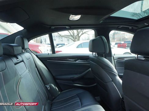 Used 2018 BMW 530e xDrive w/ M Sport Package 2 image 39