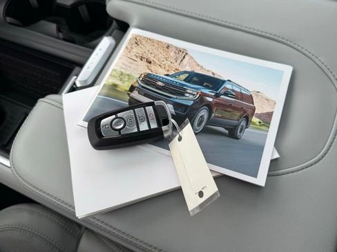 Certified 2025 Ford Expedition Max Platinum image 9