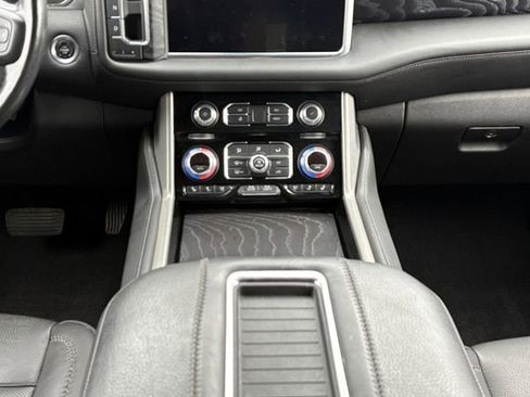 Used 2021 GMC Yukon Denali w/ Denali Premium Package AWD/4WD image 11
