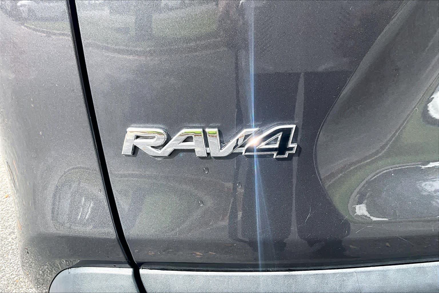 Used 2025 Toyota RAV4 LE AWD/4WD image 10